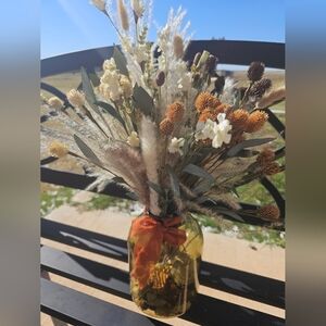 Table Top Decor: Vase & Flowers